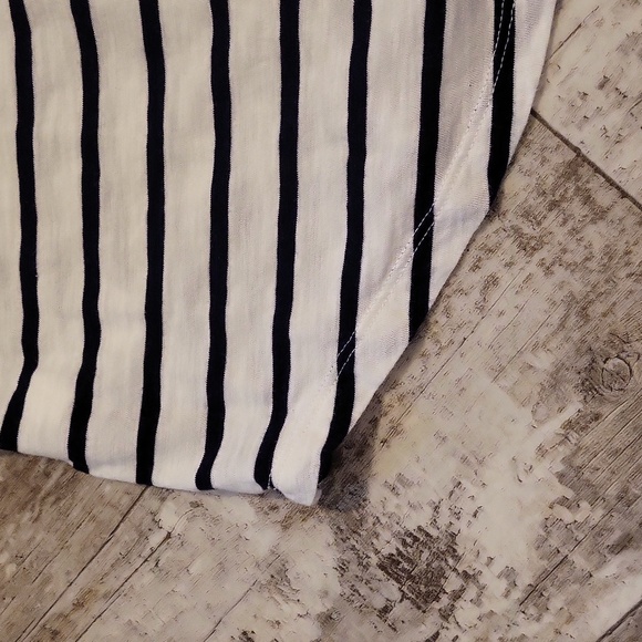 Old Navy V Neck Short-sleeved Tee Shirt - Picture 3 of 8